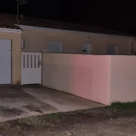 Dom wakacyjny Maison Piscine 
